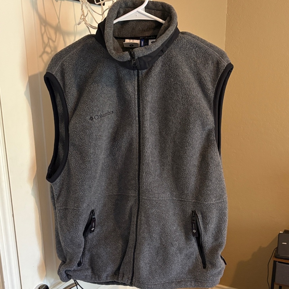 Columbia Men's Charcoal Fleece Vest